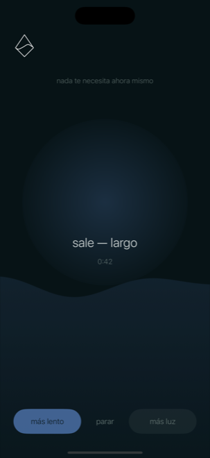 Una sesión de marea baja en Neaptide: una pantalla azul tenue que dice “sale — largo”, con las palabras “nada te necesita ahora mismo” sobre el temporizador.